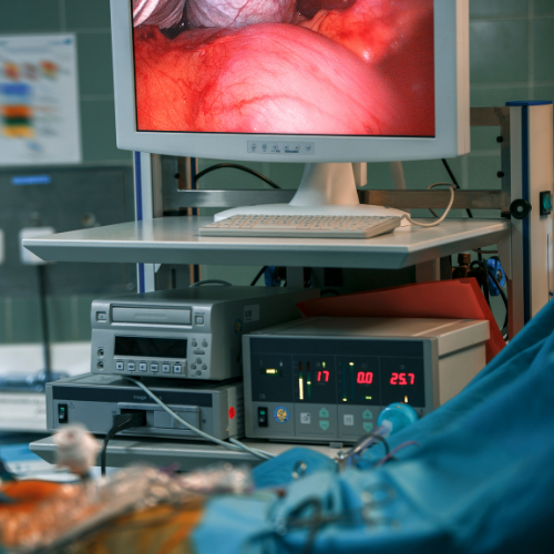medico-especialista-en-cirugia-general-y-laparoscopia.png